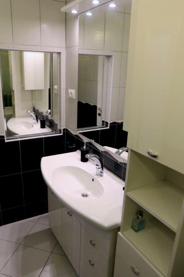 Centar Vodice Apartmani Oda fotoğraf